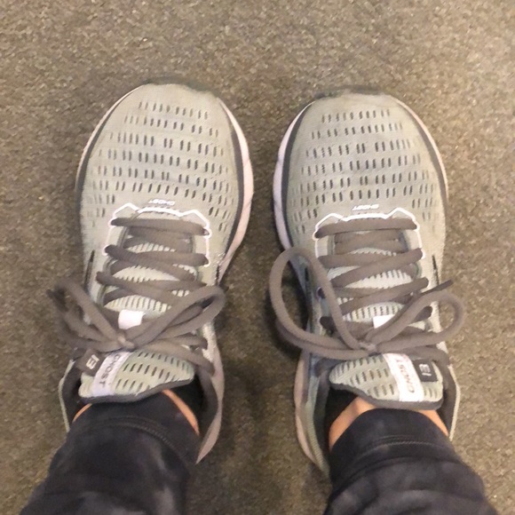 Brooks ghost shoes size 6 - Picture 13 of 13
